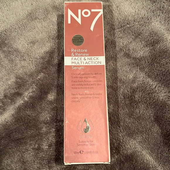 No7 Restore & Renew (Face & Neck Multi Action) Serum - Picture 1 of 2